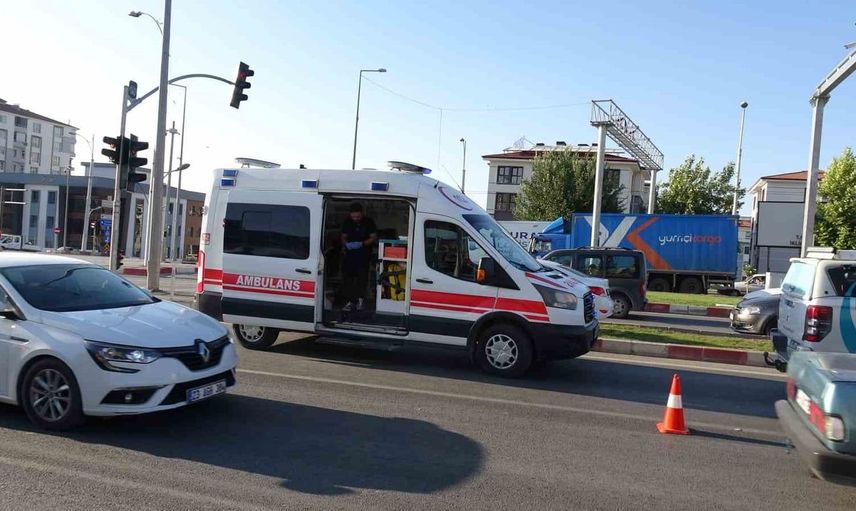 Malatya'da 6 aracın karıştığı zincirleme trafik kazasında 4 kişi yaralandı