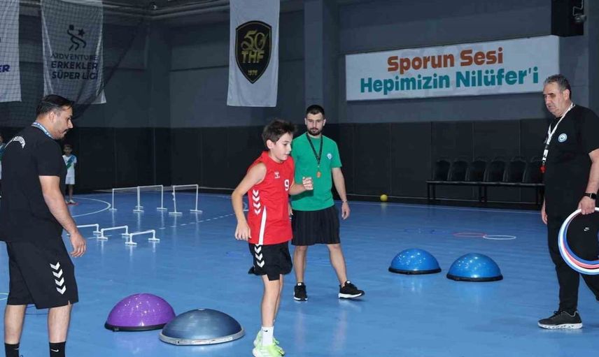 Bursa'da hentbol tutkusunu artıracak yeni akademi açıldı