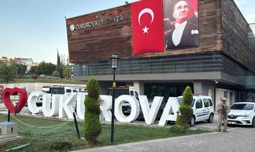 Adana'da çukurova belediyesi'ne yönelik jandarma operasyonu
