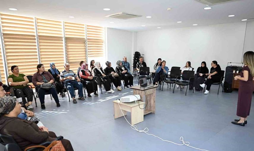 Mersin'de özel gereksinimli bireylerin ailelerine yönelik güvenli internet eğitimi