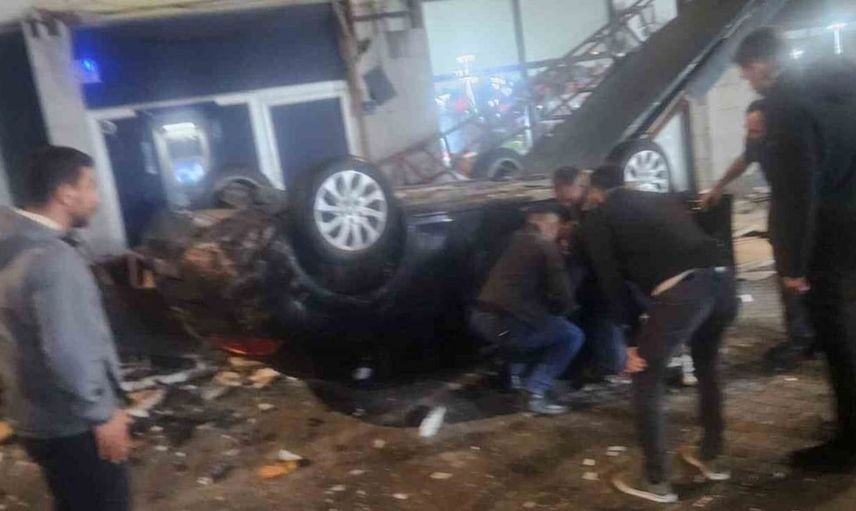 Kayseri'de kontrolden çıkan otomobil 50 metre yükseklikten dükkanların üzerine düştü