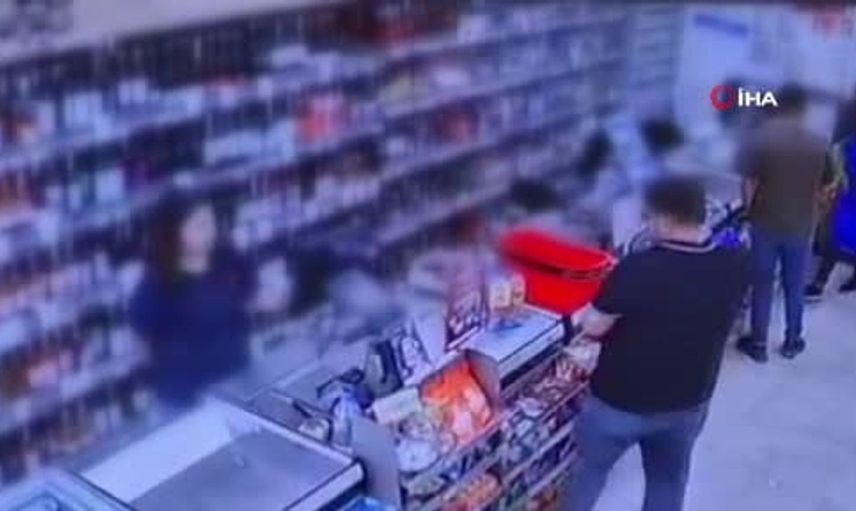 Muğla'da kontrolden çıkan otomobil markete girdi, kimse yaralanmadı