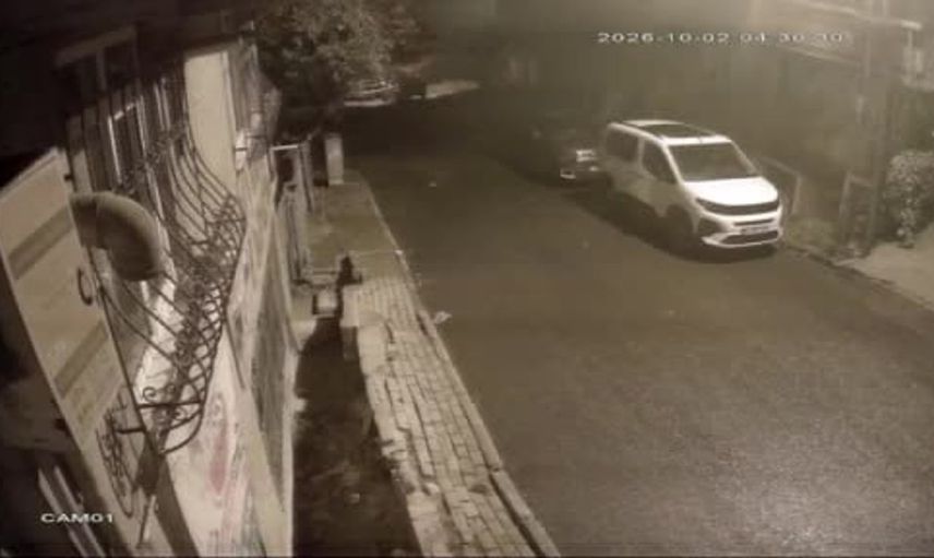 Avcılar'da cam atölyesine giren hırsız, 800 bin liralık soygun gerçekleştirdi
