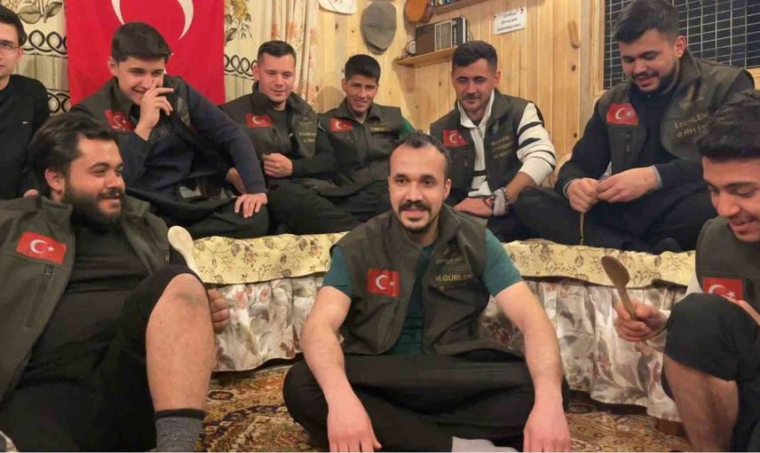 Deprem sonrası yaptığı ahşap ev, motosiklet tutkunlarının buluşma noktası haline geldi