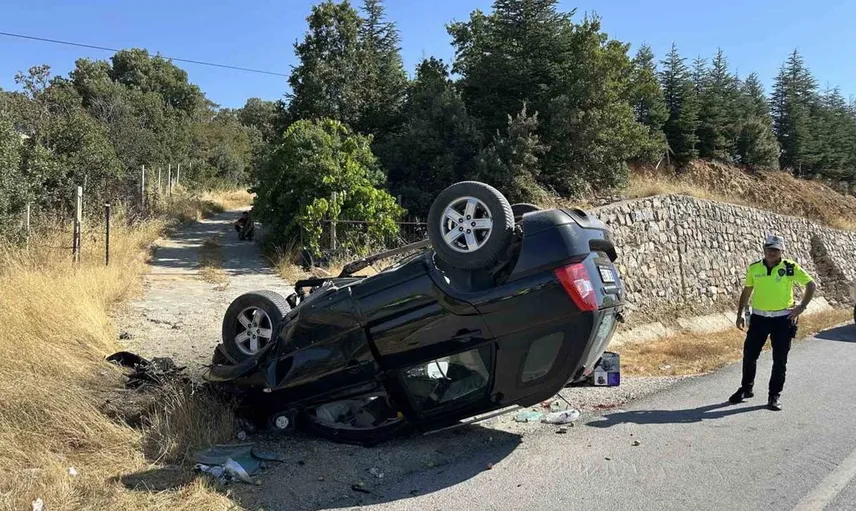 Uşak'ta kaza: Takla atan otomobilin sürücüsü hastanede yaşamını yitirdi