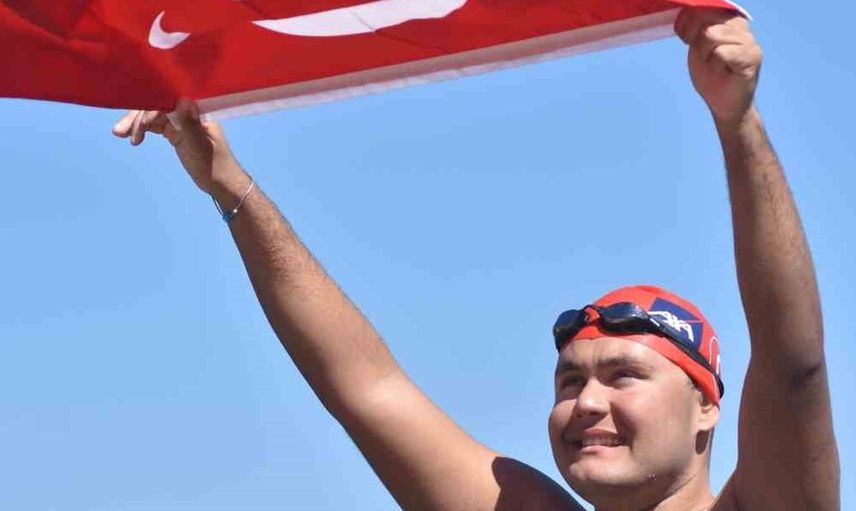 Otizmli yüzücü Tuna Tunca’dan Kuzey Kanalı’nda tarihi başarı