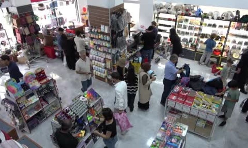 Van'da okul alışverişi yoğunluğu: Kırtasiyelerde bazı ürünler tükendi