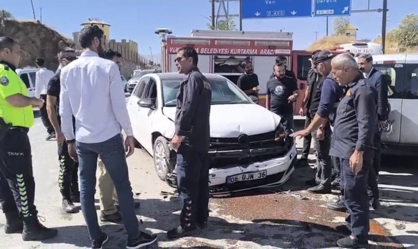 Yüksekova'da meydana gelen trafik kazasında iki kişi yaralandı