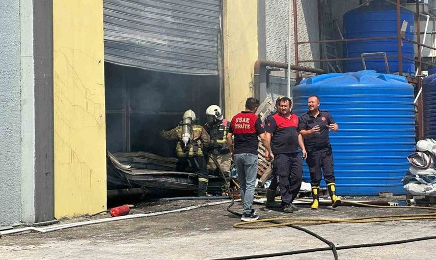 Uşak'taki yalıtım fabrikasında yangın kontrol altına alındı