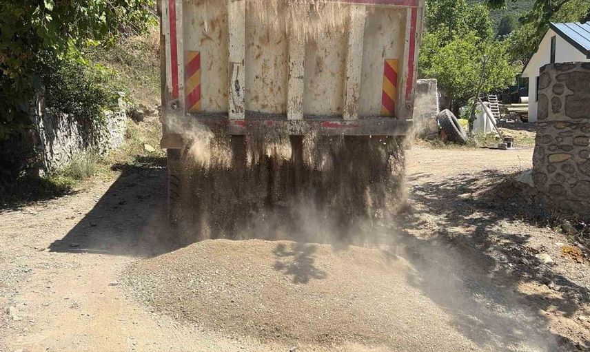 Düzce’nin kırsal bölgelerinde asfalt çalışmaları sürüyor