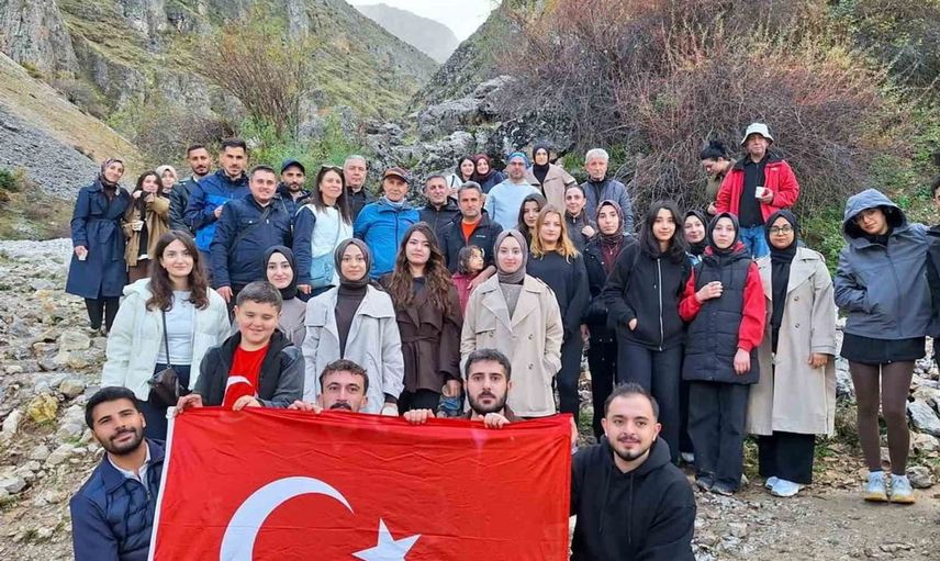 Cumhuriyet'in 103. yılı Erzincan'da doğa yürüyüşü ile kutlandı