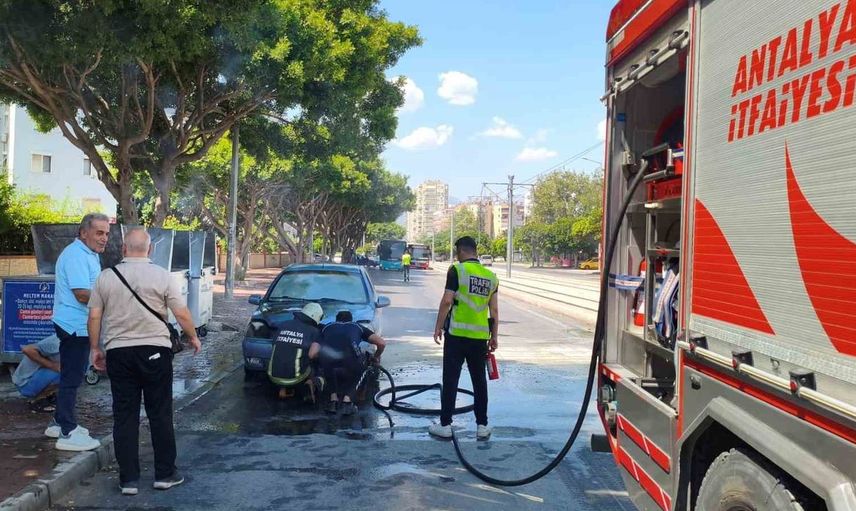 Antalya'da yangın anında vatandaşlar ve polis iş birliğiyle müdahale edildi