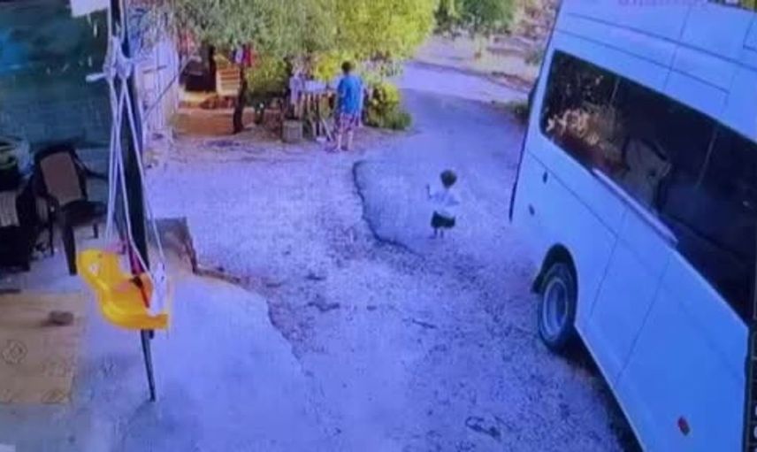 Baba, geri manevra yaptığı minibüsle 1,5 yaşındaki oğlunu kaybetti