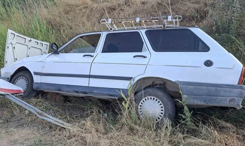 Hisarcık'ta kontrolden çıkan otomobil şarampole devrildi, 4 kişi yaralandı