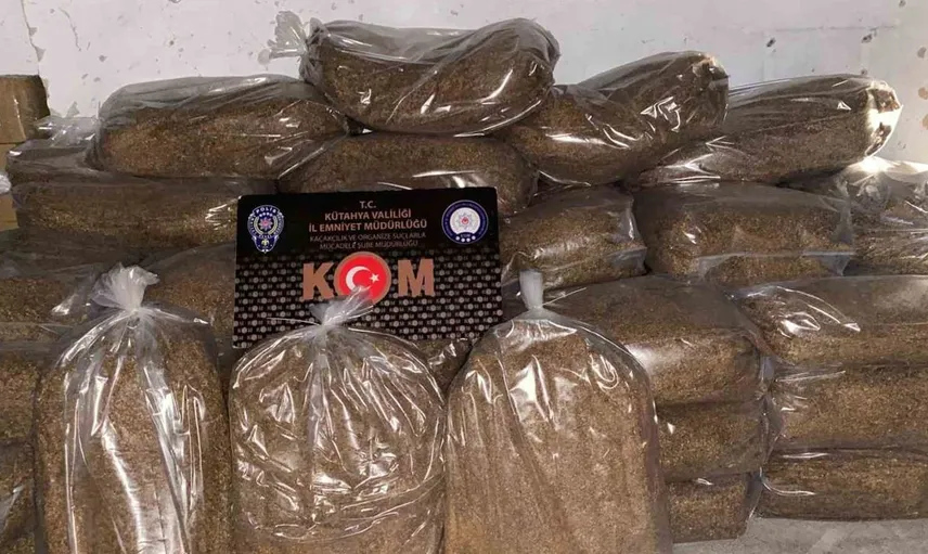 Kütahya'da kaçakçılıkla mücadele kapsamında önemli operasyon: 1 ton tütün ele geçirildi