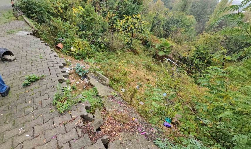 Zonguldak'ta kale sitesinde zemin kaymaları endişe yaratıyor: Çözüm bekleyen sakinler var