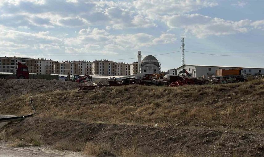 Konya'da inşaatta işçiler arasında bıçaklı ve taşlı kavga: 4 yaralı