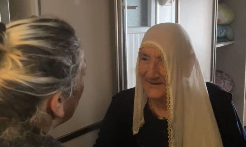Komşuların endişesi gerçek oldu: Yaşlı kadın koltukta uyurken bulundu