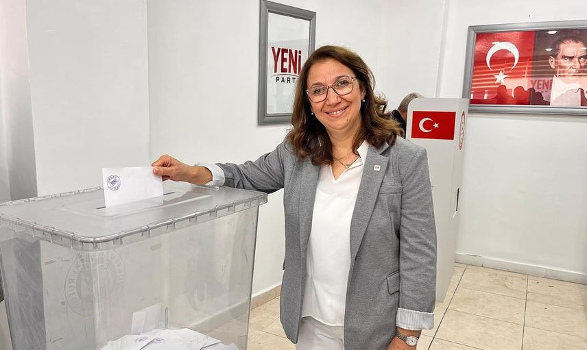 Esen Çınar, Kula'da ön seçimi kazanarak ilçe başkanlığı için aday oldu