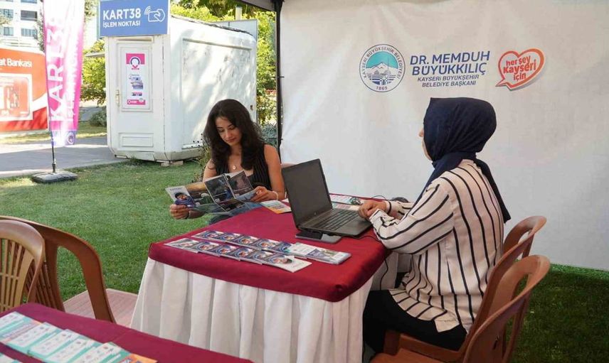 Kayseri Büyükşehir Belediyesi'nden üniversite öğrencilerine özel karşılama etkinliği