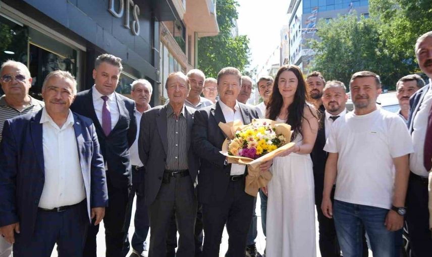 Mehmet Yiğiner Bilecik'te esnaflarla buluştu