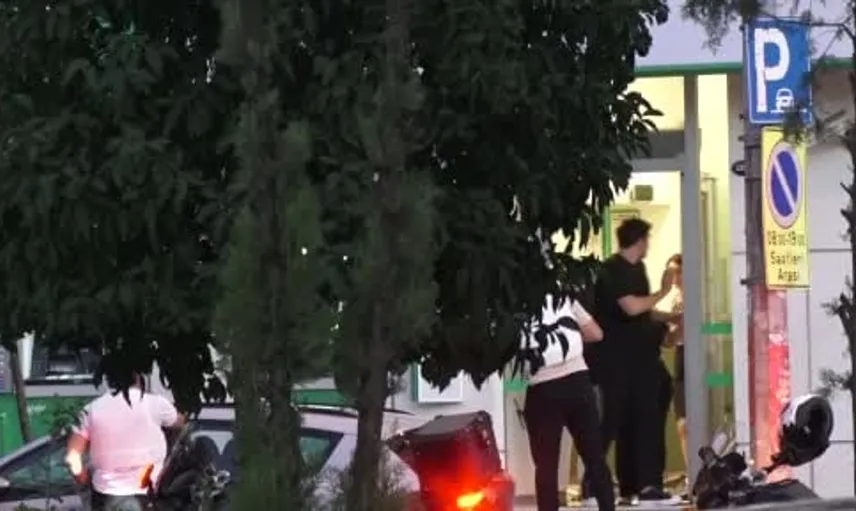 Banka soygununda rehinelerin kurtuluş anları herkesi etkiledi