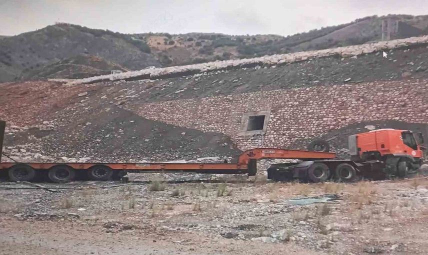 Tırdan atlayan sürücü ve yol arkadaşı yaralandı: Kaza anı dram doluydu