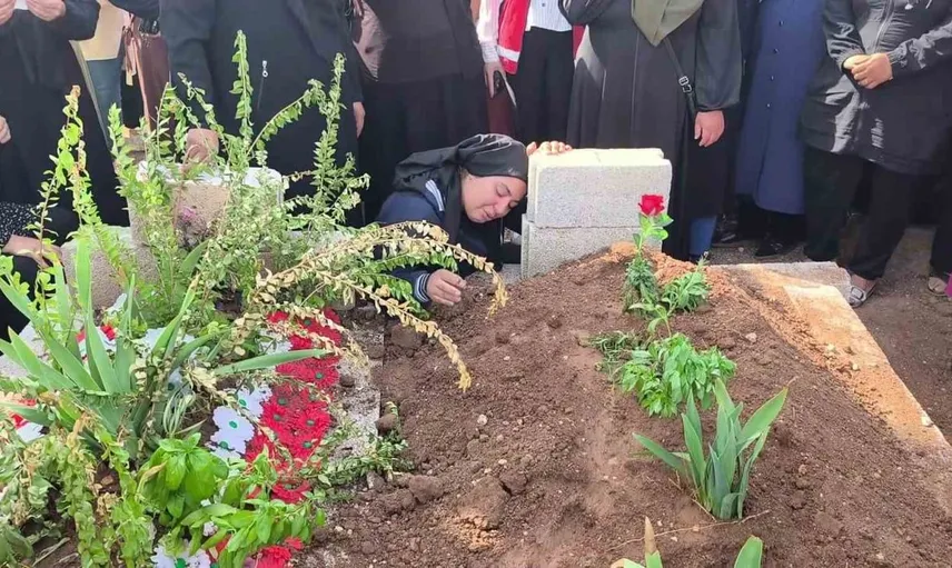 Tatil dönüşü batan gemide hayatını kaybeden kardeşler yan yana defnedildi