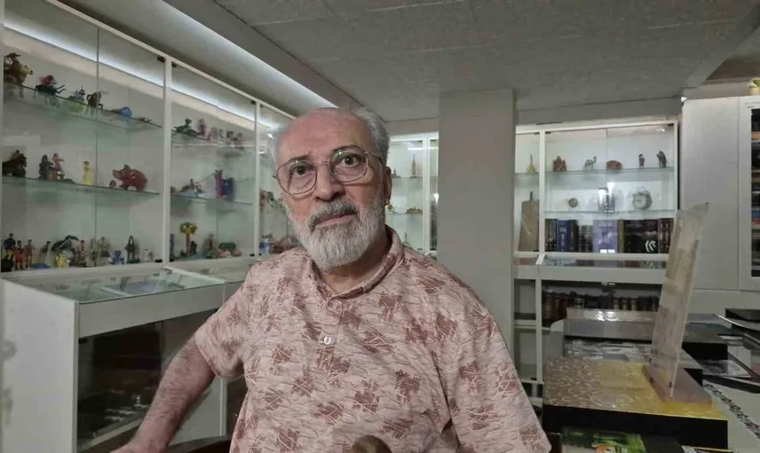 50 yılda 49 ülkeden topladığı eserleri sergiliyor