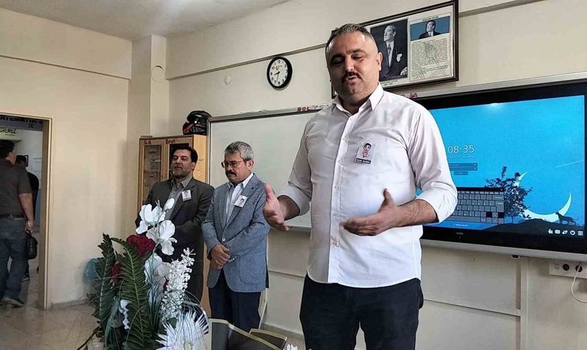 Kozan'da hayatını kaybeden gencin arkadaşları anma programı düzenledi
