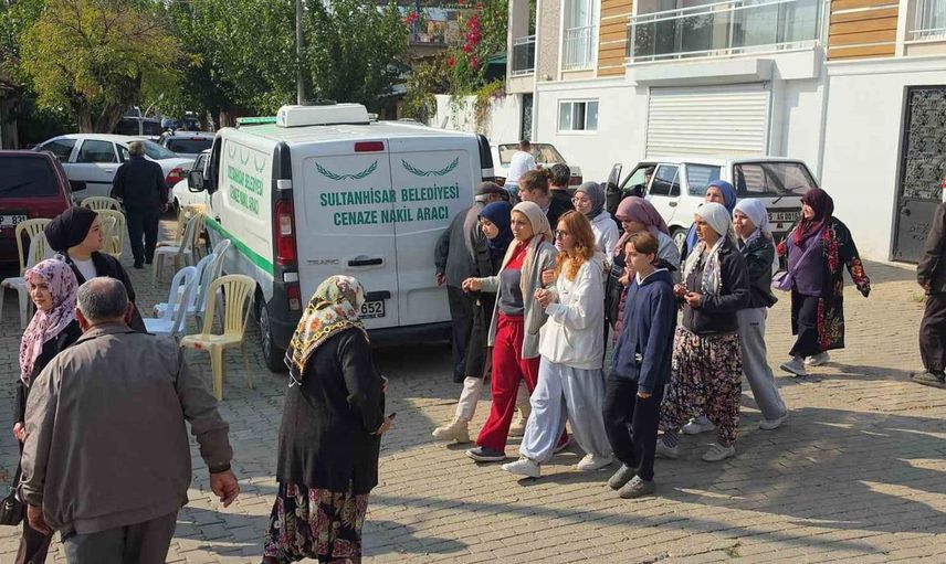 Uzaklaştırma kararına rağmen cinayete kurban gitti: Genç kız son yolculuğuna uğurlandı