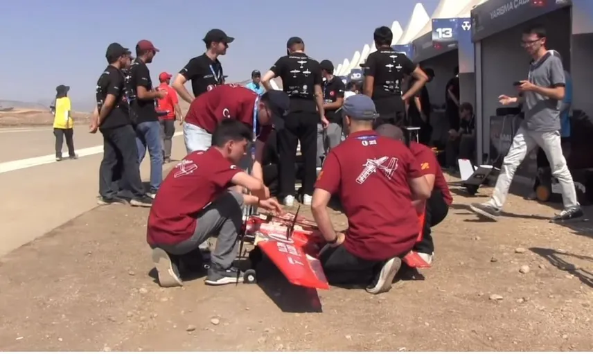 Siirt'te teknoloji rüzgarı: TEKNOFEST Savaşan İHA Yarışması sürüyor