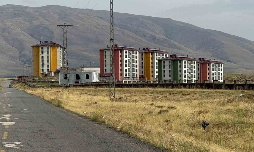 Patnos’taki TOKİ konutları inşaatında son aşama: Vatandaşlar evlerine kavuşmayı bekliyor
