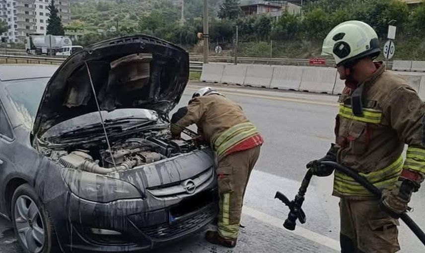 İskenderun'da araç yangını paniğe neden oldu