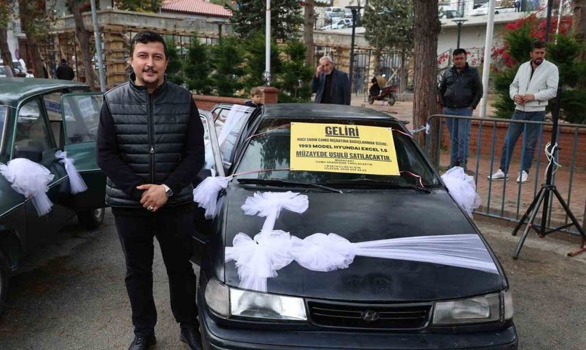 Bolu'da hayır müzayedesinde cami inşaatına büyük katkı: İki otomobil 410 bin liraya satıldı