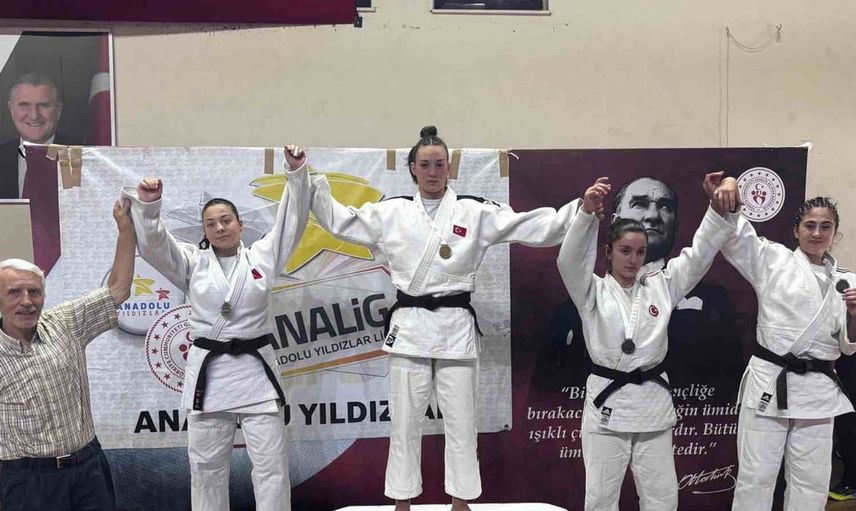 Eskişehirli judocu tuana kambur, Anadolu yıldızlar ligi yarı finalinde şampiyon oldu