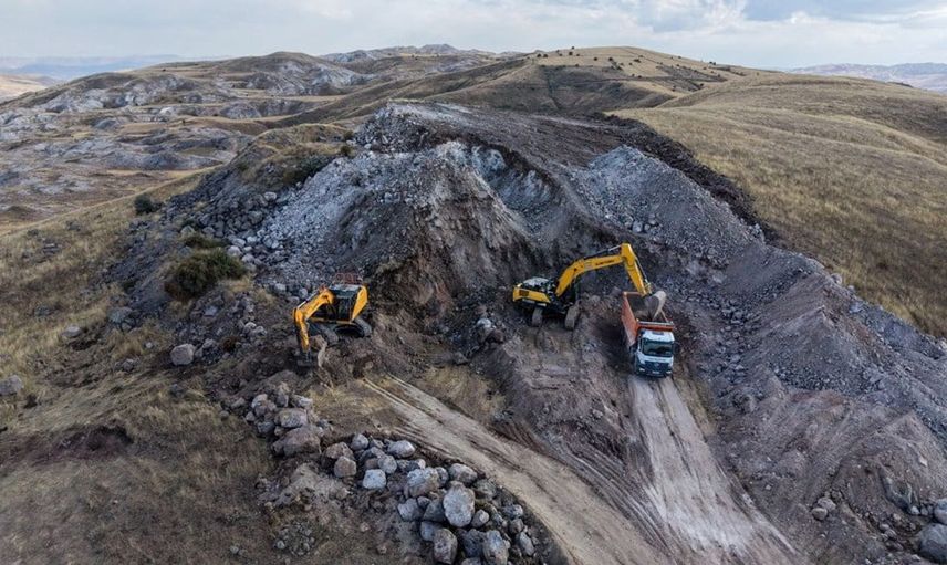 Sivas Belediyesi, yeni taş ocağında ilk malzeme sevkiyatını gerçekleştirdi