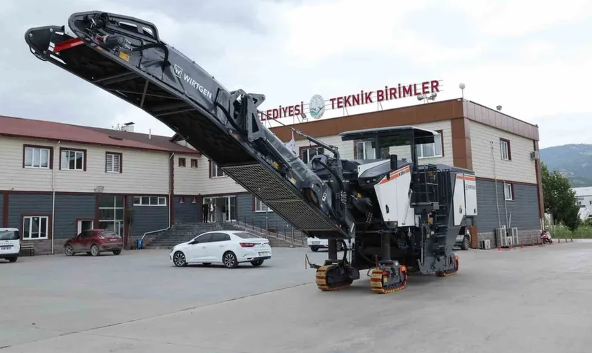 Tokat Belediyesi, yeni asfalt kazıma makinesi ile yol çalışmalarını hızlandırdı