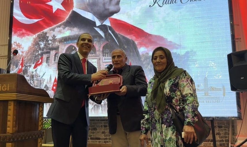 Cumhuriyet Bayramı coşkusunu bisikletiyle taşıdı: Urfullah Çiftçi Vali Taşolar tarafından ağırlandı