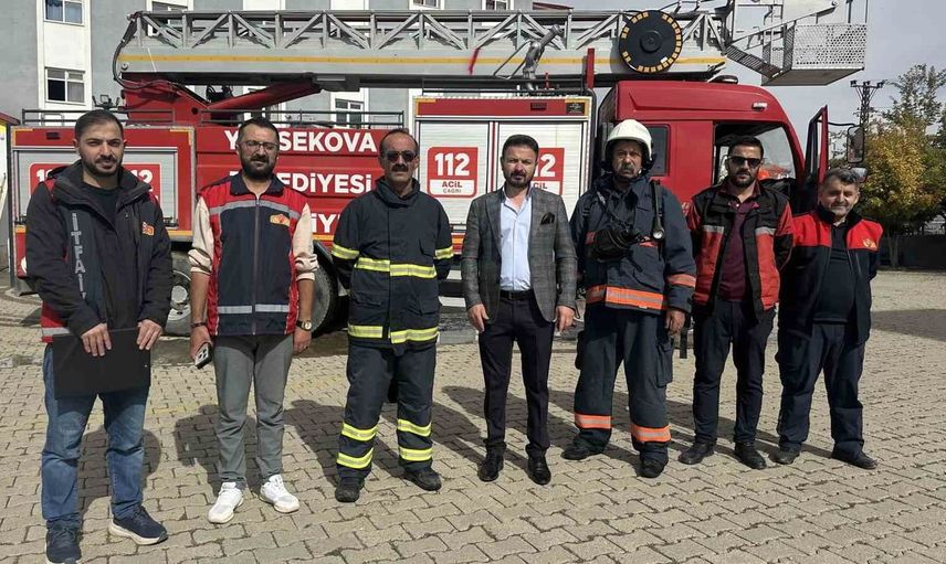 Yüksekova'da öğrenciler için etkileyici yangın tatbikatı düzenlendi