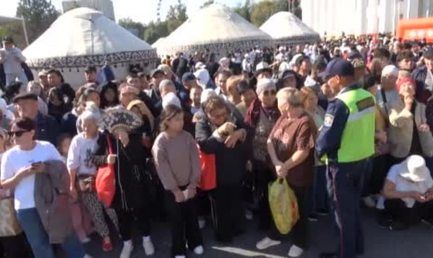 Kırgızistan'da 120 metrelik dev sucuk geleneği yaşatıldı