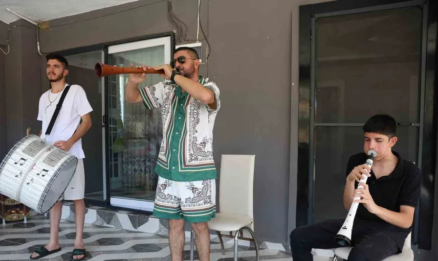 Müzik dolu bir aile hikayesi: Tosun ailesi davul ve zurnanın peşinde