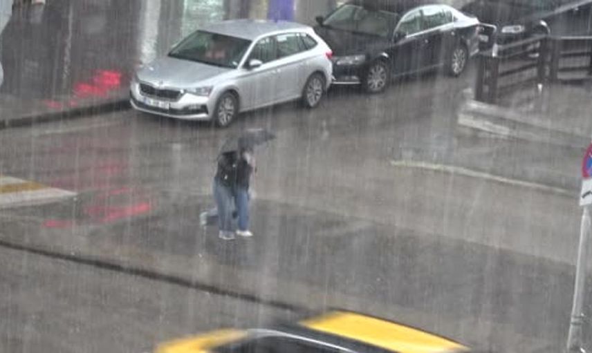Erzurum'da yağmur ve dolu dakikalarca etkili oldu