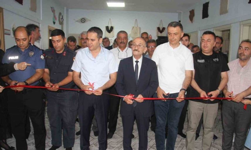 Beyşehir Aile Destek Merkezi'nde kadınların el emeği ürünleri sergilendi