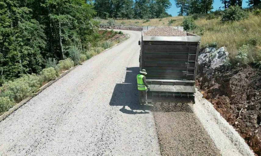 Bursa'nın 3 ilçesinde ulaşım konforu arttı: 50 kilometrelik yol yenilendi