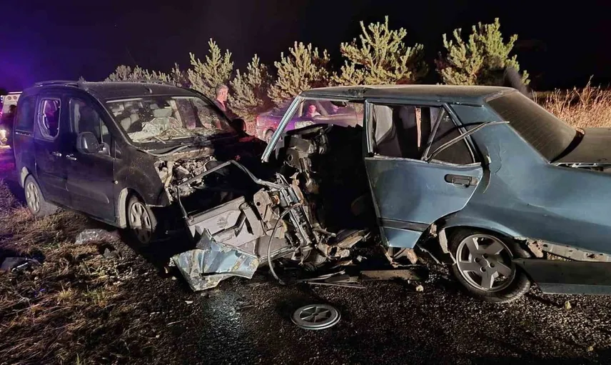 Yozgat'ta otomobil ve hafif ticari araç çarpıştı: 1 ölü, 2 yaralı