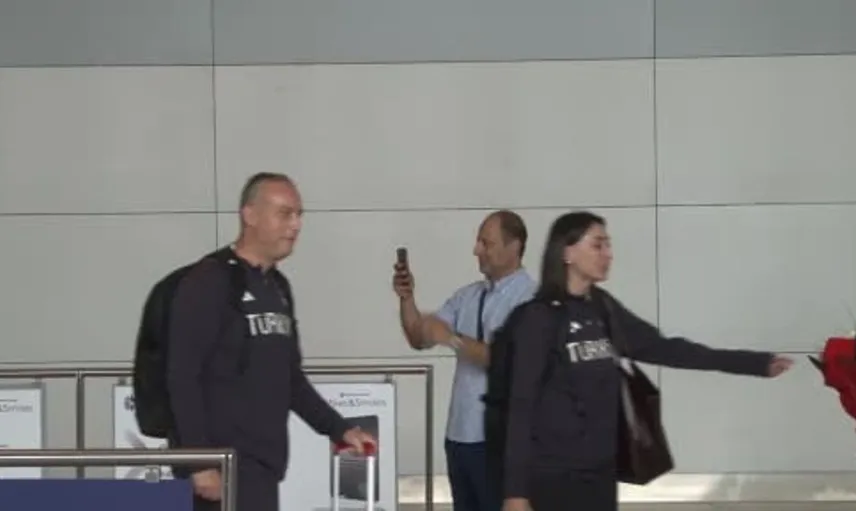 Kadın milli voleybol takımı Akdeniz Oyunları zaferiyle yurda döndü