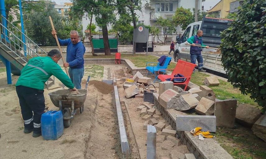 Efeler’de parklar yeşil alanlar için yenileme çalışmaları başladı