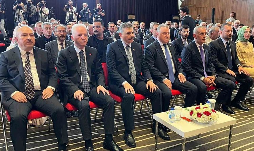 Gençlik ve spor bakanı bak: Türkiye futbolunun güçlü olmasını istiyoruz