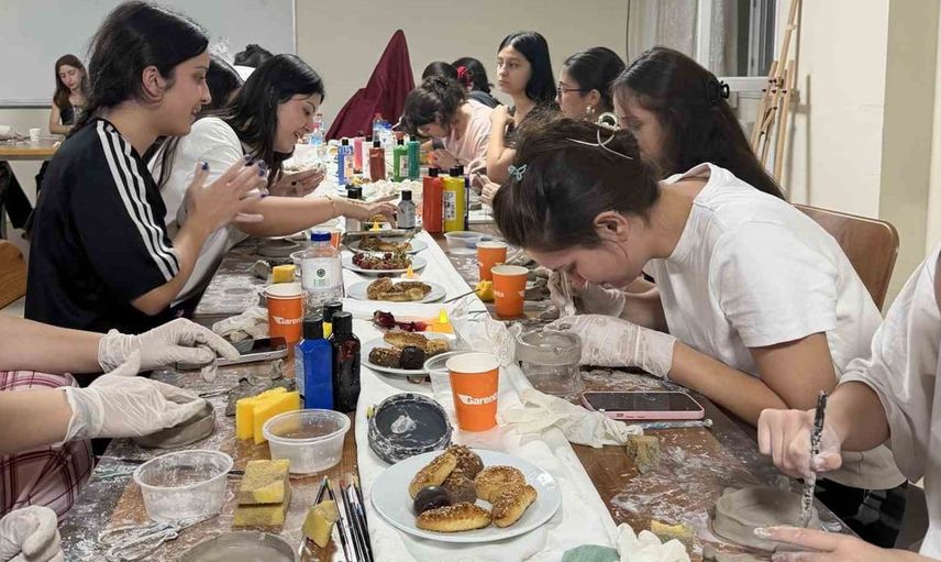 Manisa'da gençlerin seramik atölyesinde hayaller şekilleniyor